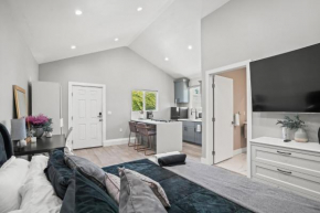 New Modern Cozy Guest House, Parking, Pet Friendly in Mar Vista!